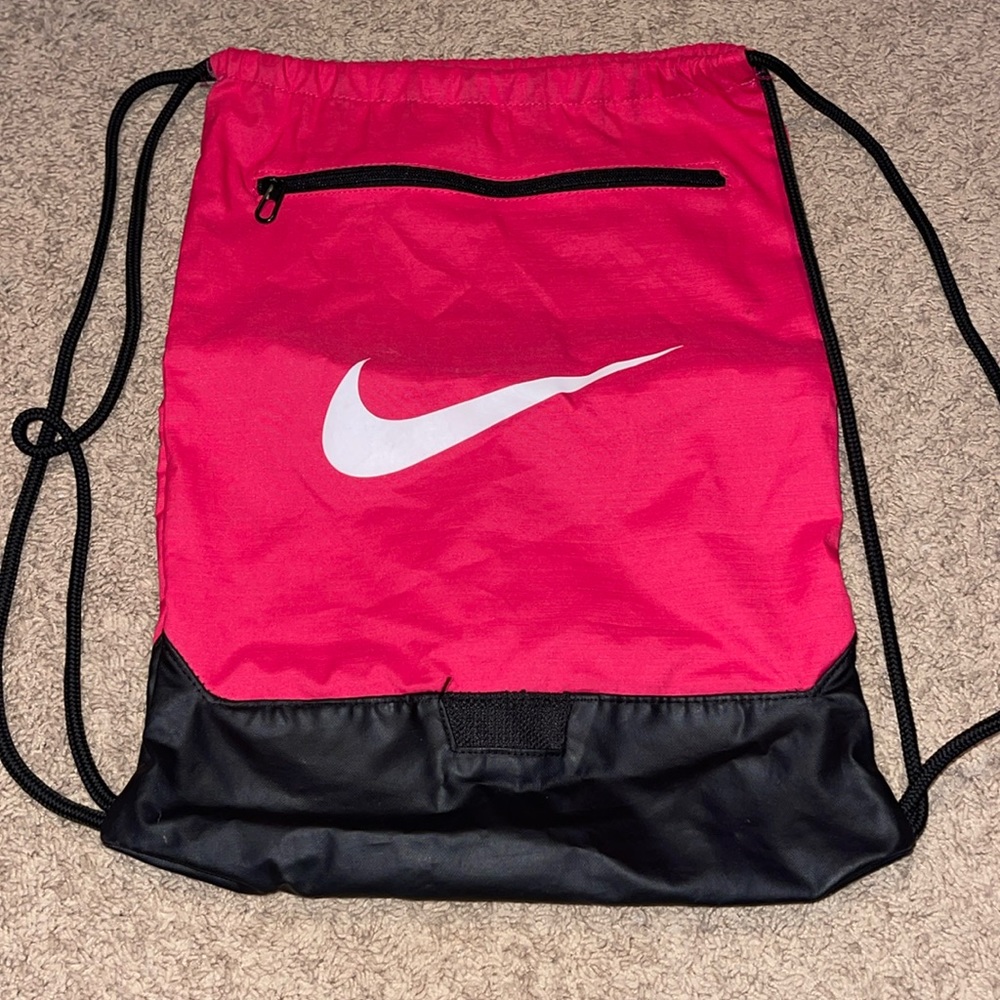 slightly used pink nike drawstring bag